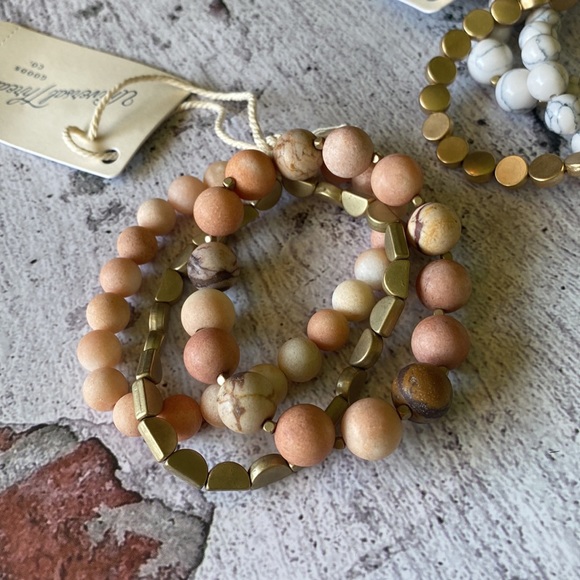 🛍 6 for $35 • NWT Set of 2 Universal Thread Genuine Stone Stretch Bracelet Sets - Picture 2 of 8